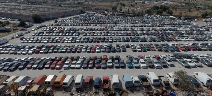 Αυτά είναι τα οχήματα που βγαίνουν «στο σφυρί»: Αυτοκίνητα από 100 ευρώ, αλλά και Porsche με 20.000 ευρώ